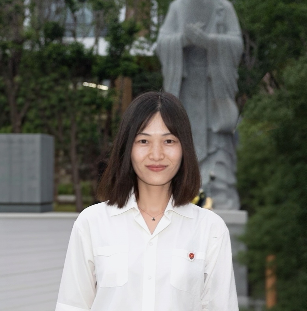 写真：共通教育センター　講師 講師 (LUO  XINMEI)